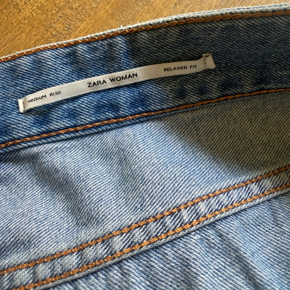 Zara Mid-Rise Distressed Jeans - Picture 6 of 6